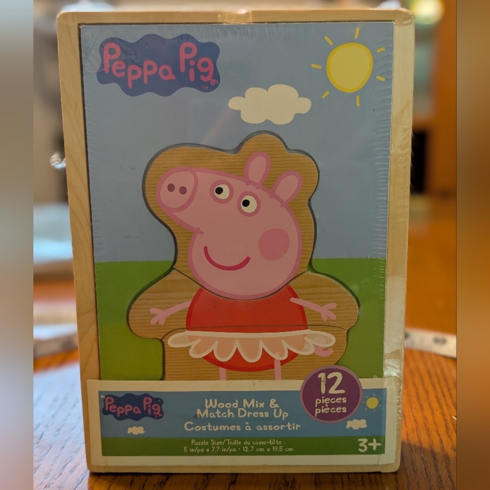 Peppa Pig Wood Mix & Match Dress Up Set. New.
